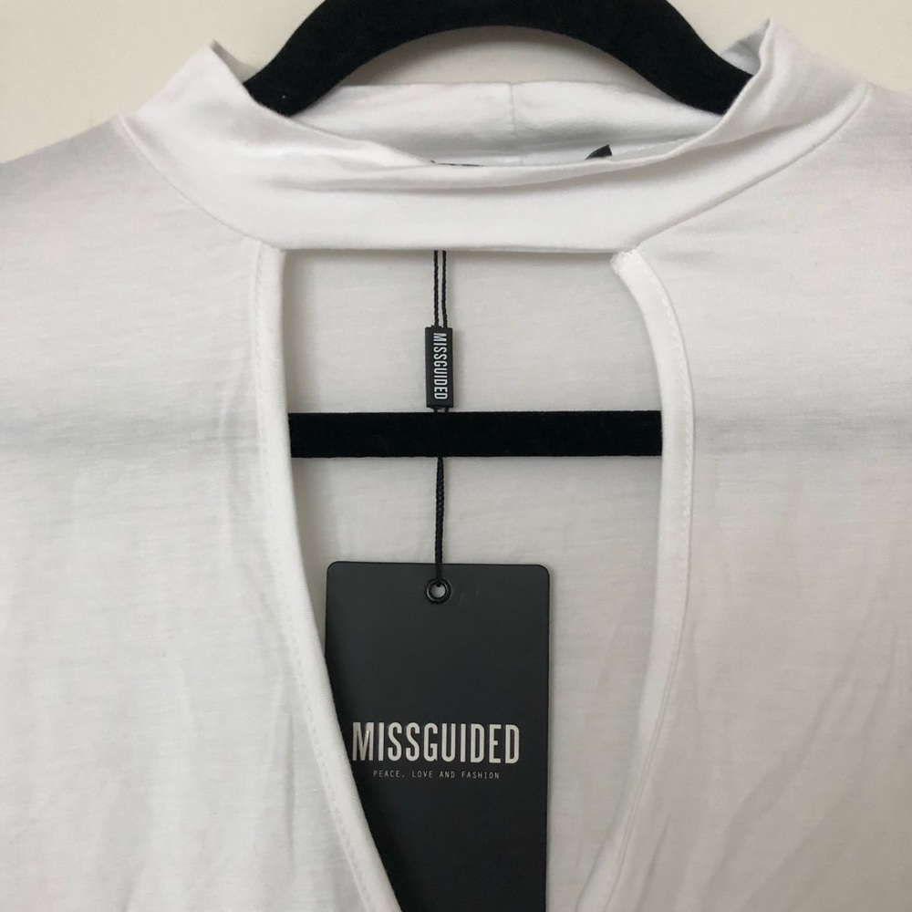 Keyhole Cut Out Tee - Picture 2 of 4